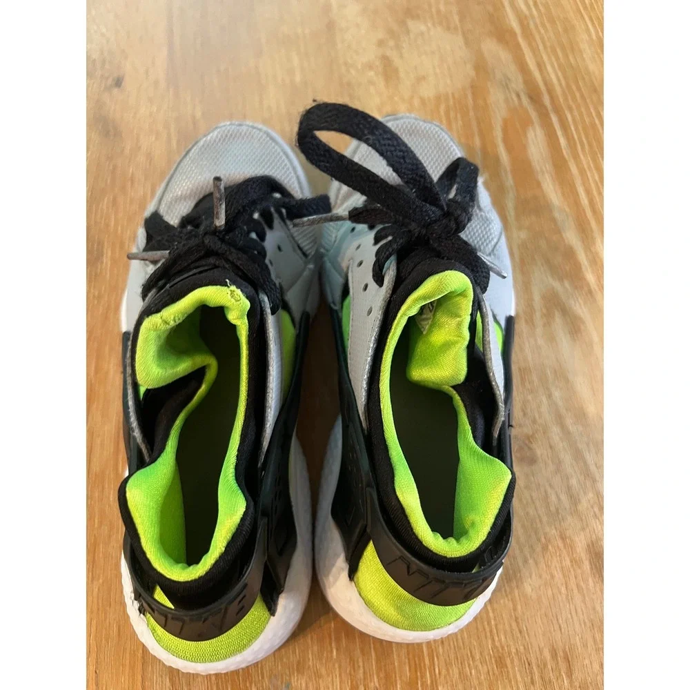 Nike Huarache Run SE Kids Sneakers Gray‎ Black Neon Green Shoes Size 5.5Y